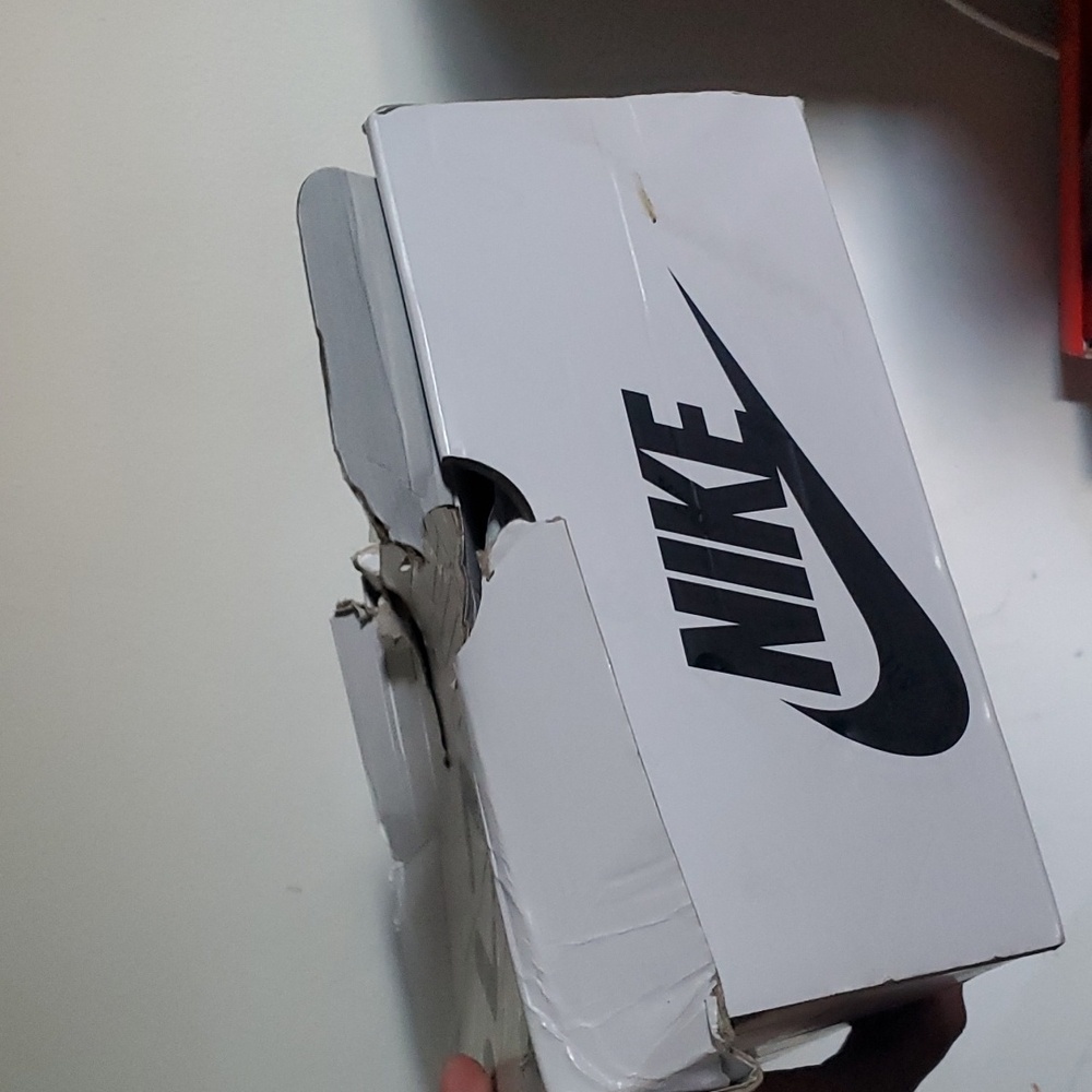 W Air Max 270 React - image 4